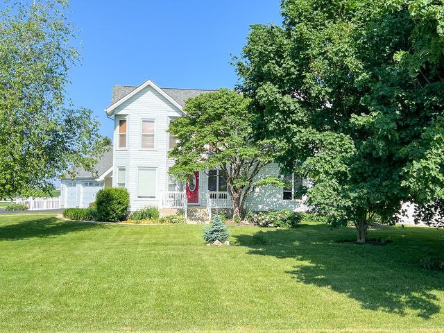16205 University Road, Malta, IL 60150