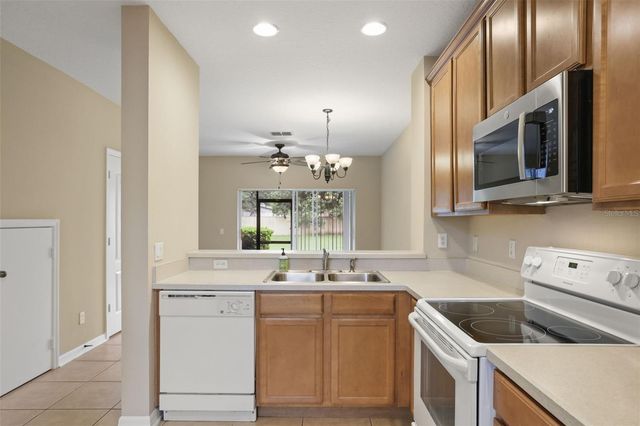 10332 MANDERLEY WAY 111, Orlando, FL 32829