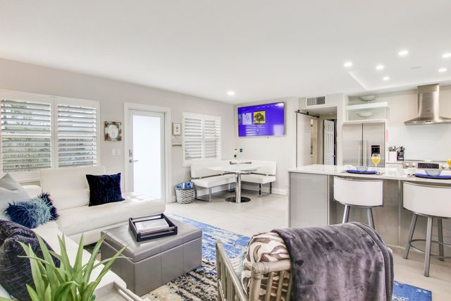 100 Venetian Drive 2, Delray Beach, FL 33483