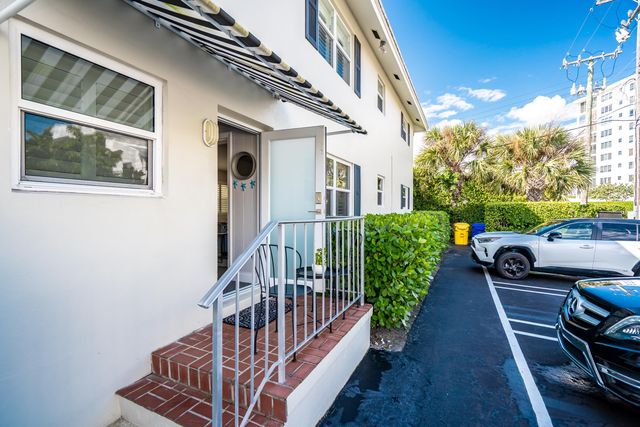 100 Venetian Drive 2, Delray Beach, FL 33483