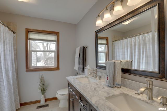 5434-5438 STATE Street, Quincy, IL 62305