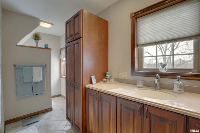 5434-5438 STATE Street, Quincy, IL 62305