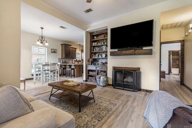 32536 Cedar Ct, Denham Springs, LA 70706