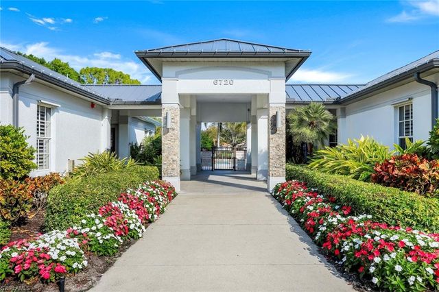 6777 Southern Oak CT, Naples, FL 34109