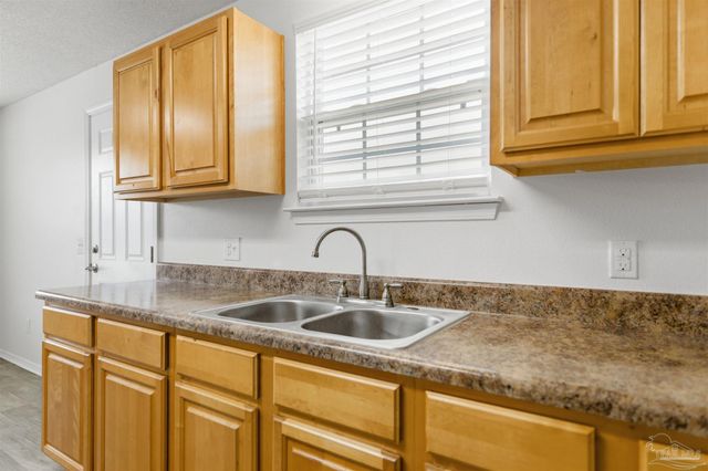 8909 Camshire Cir, Pensacola, FL 32507