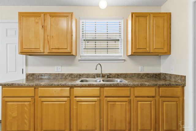 8909 Camshire Cir, Pensacola, FL 32507