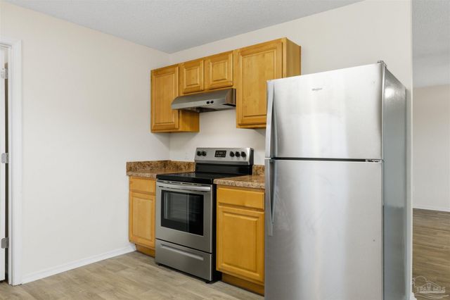 8909 Camshire Cir, Pensacola, FL 32507