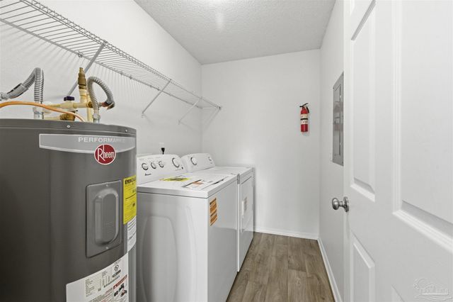 8909 Camshire Cir, Pensacola, FL 32507