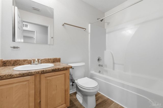 8909 Camshire Cir, Pensacola, FL 32507