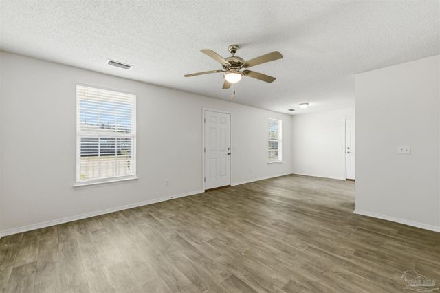 8909 Camshire Cir, Pensacola, FL 32507