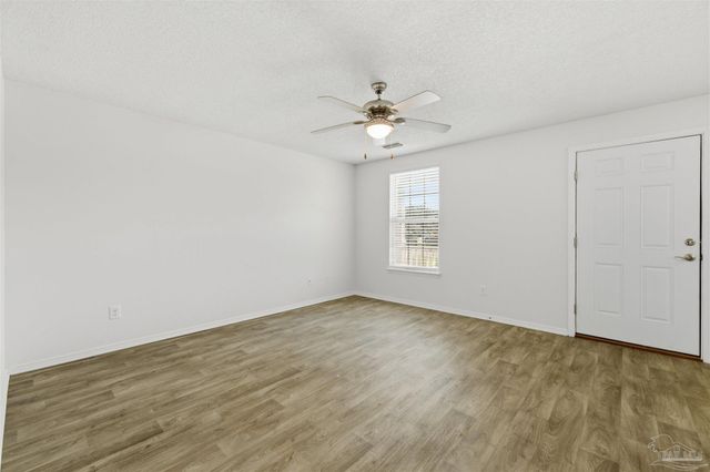 8909 Camshire Cir, Pensacola, FL 32507