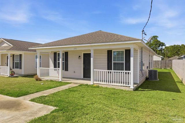 8909 Camshire Cir, Pensacola, FL 32507