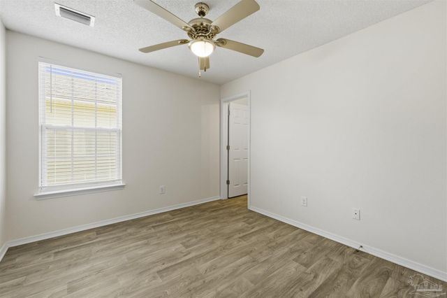 8909 Camshire Cir, Pensacola, FL 32507