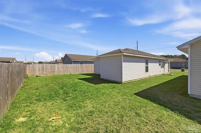 8909 Camshire Cir, Pensacola, FL 32507