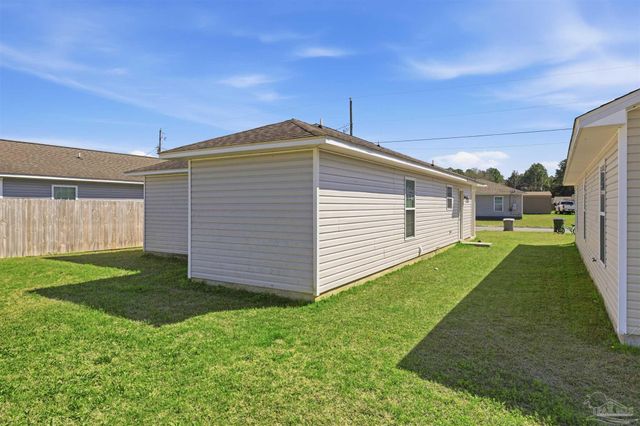 8909 Camshire Cir, Pensacola, FL 32507