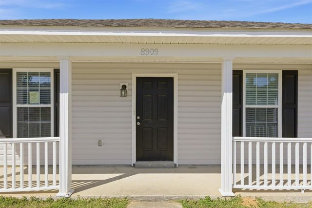 8909 Camshire Cir, Pensacola, FL 32507