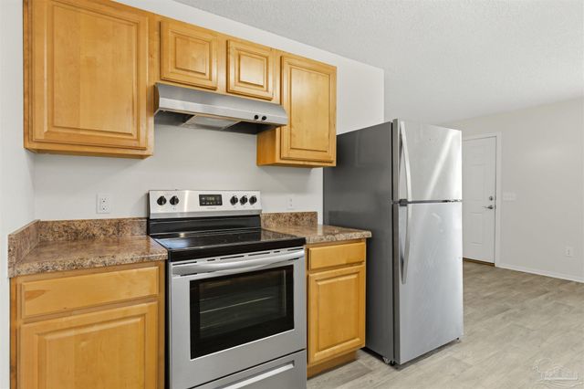 8909 Camshire Cir, Pensacola, FL 32507