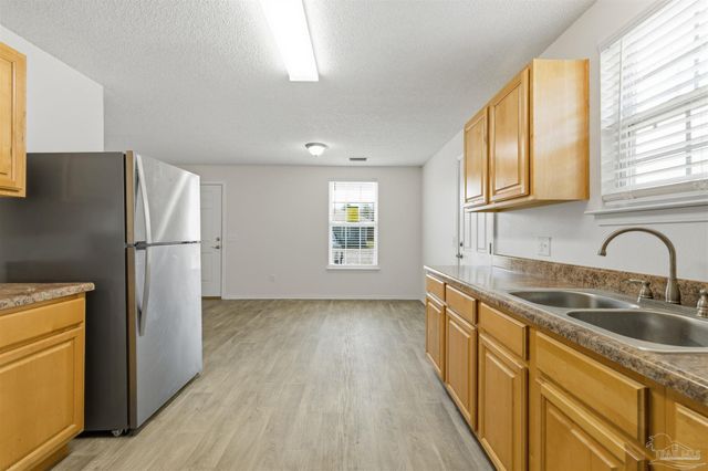 8909 Camshire Cir, Pensacola, FL 32507