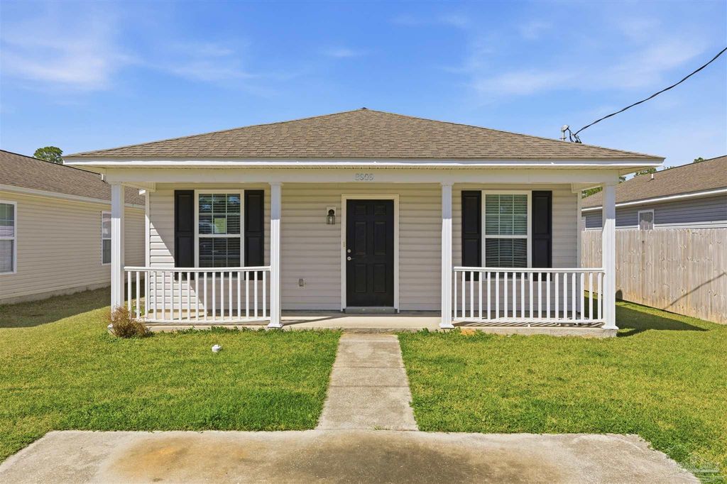 8909 Camshire Cir, Pensacola, FL 32507