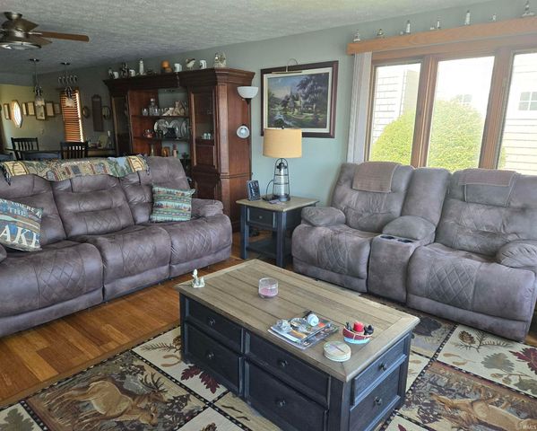 5889 N STAHL ROAD, Monon, IN 47959