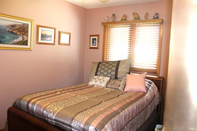 5889 N STAHL ROAD, Monon, IN 47959