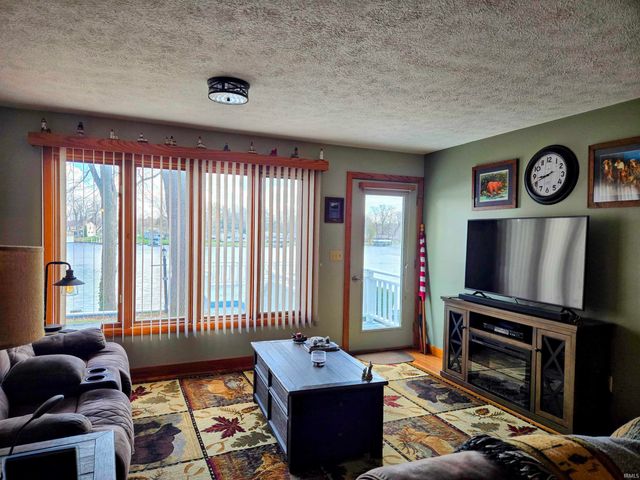 5889 N STAHL ROAD, Monon, IN 47959