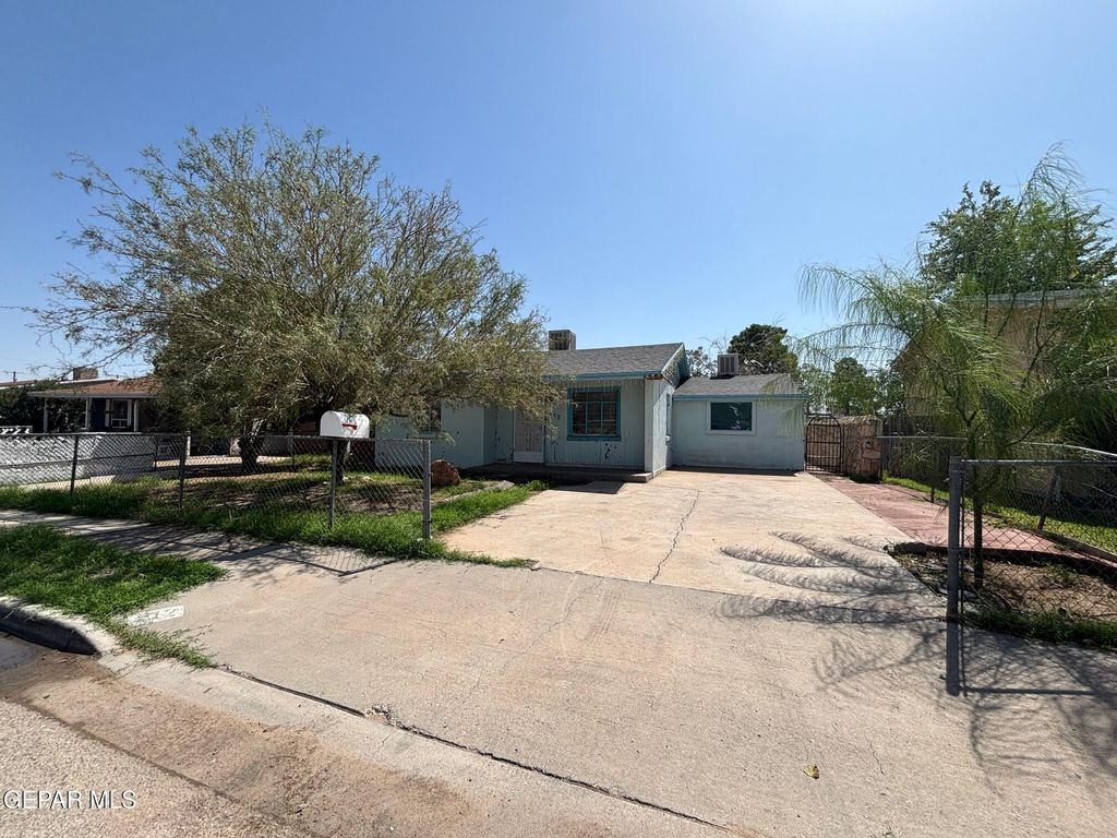 212 RED ROBIN Drive, El Paso, TX 79915