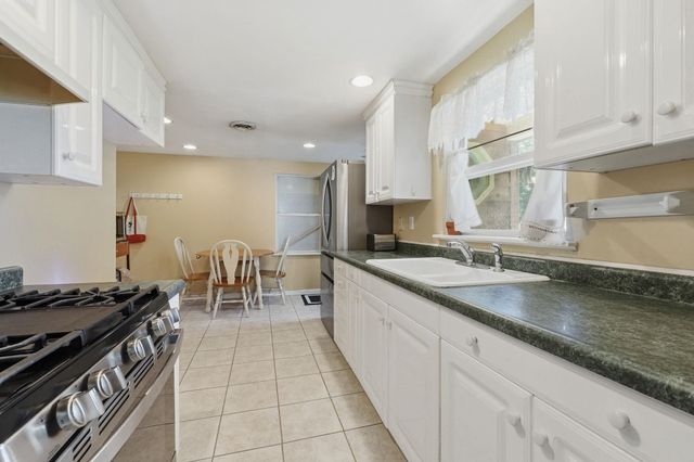 19737 Gilmer Street, South Bend, IN 46614