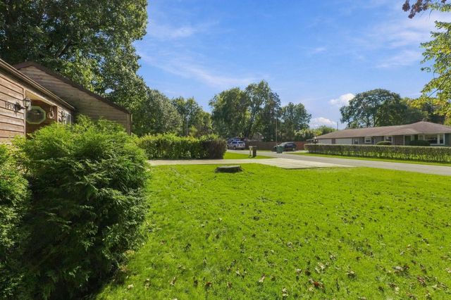 19737 Gilmer Street, South Bend, IN 46614