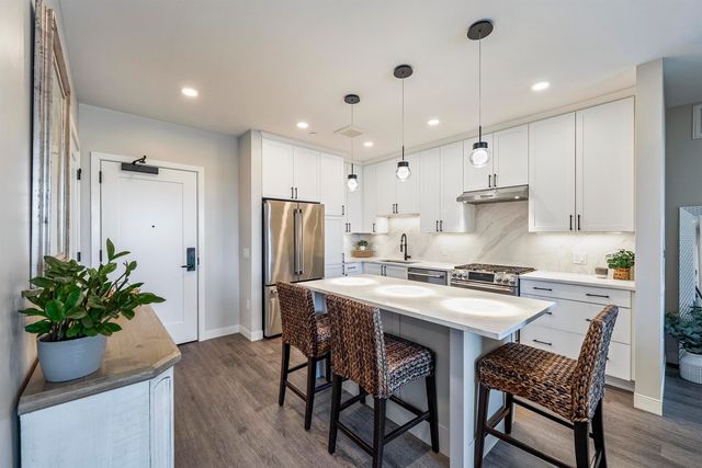 18 Artisan Dr Unit 406, Salem, NH 03079