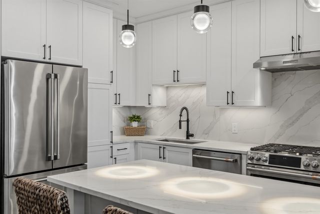 18 Artisan Dr Unit 406, Salem, NH 03079