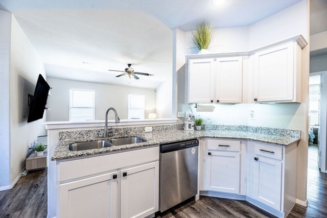 1326 S Kingfisher Lane, Fayetteville, AR 72701
