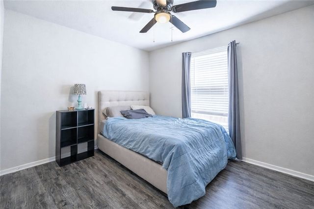 1326 S Kingfisher Lane, Fayetteville, AR 72701