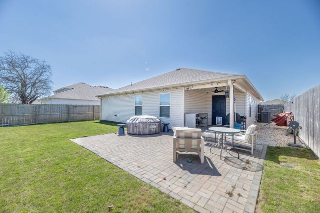 1326 S Kingfisher Lane, Fayetteville, AR 72701