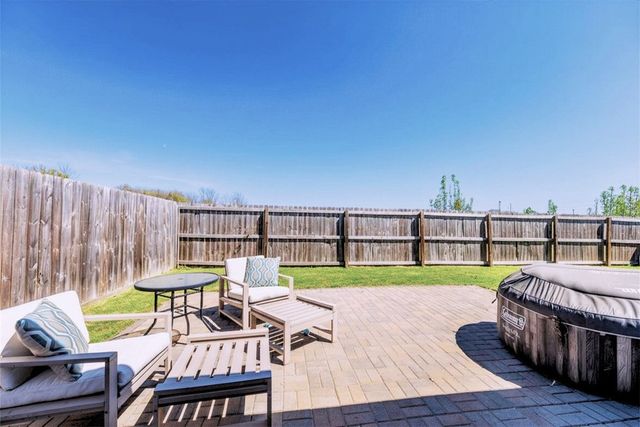 1326 S Kingfisher Lane, Fayetteville, AR 72701