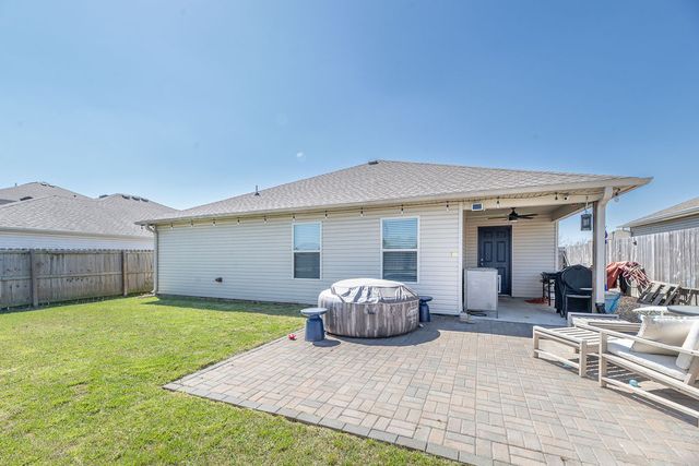 1326 S Kingfisher Lane, Fayetteville, AR 72701