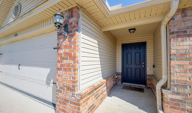 1326 S Kingfisher Lane, Fayetteville, AR 72701
