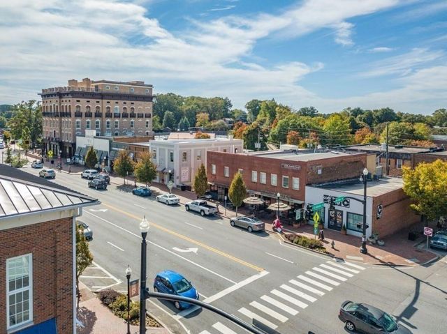 531 Burton Drive, Alpharetta, GA 30009