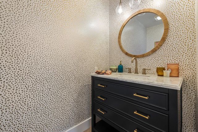 19404 Fawn Dr, Woodbridge, CA 95258