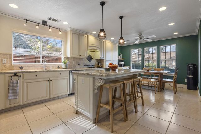 19404 Fawn Dr, Woodbridge, CA 95258