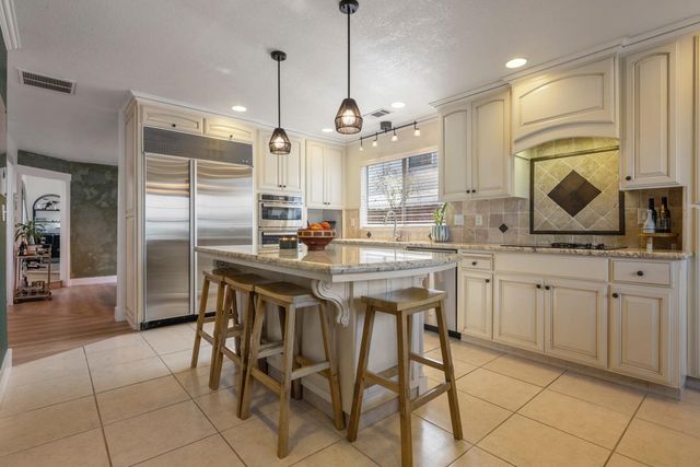 19404 Fawn Dr, Woodbridge, CA 95258