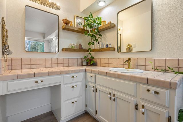 19404 Fawn Dr, Woodbridge, CA 95258