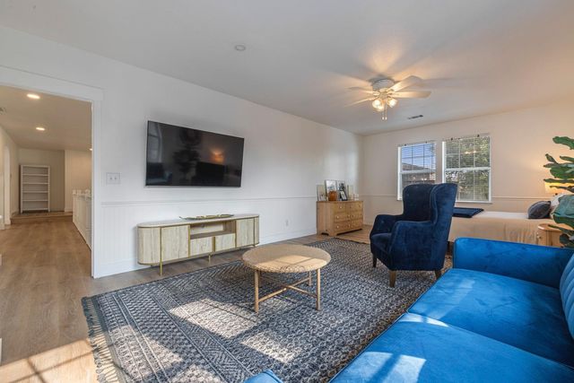 19404 Fawn Dr, Woodbridge, CA 95258