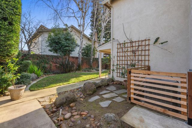 19404 Fawn Dr, Woodbridge, CA 95258