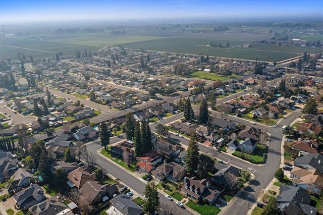 19404 Fawn Dr, Woodbridge, CA 95258