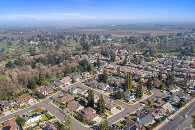 19404 Fawn Dr, Woodbridge, CA 95258