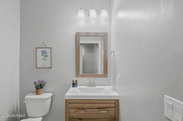 12230 E Metz Drive, Vail, AZ 85641