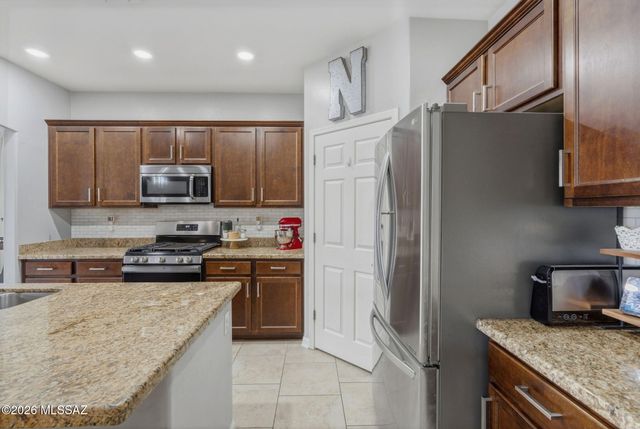 12230 E Metz Drive, Vail, AZ 85641