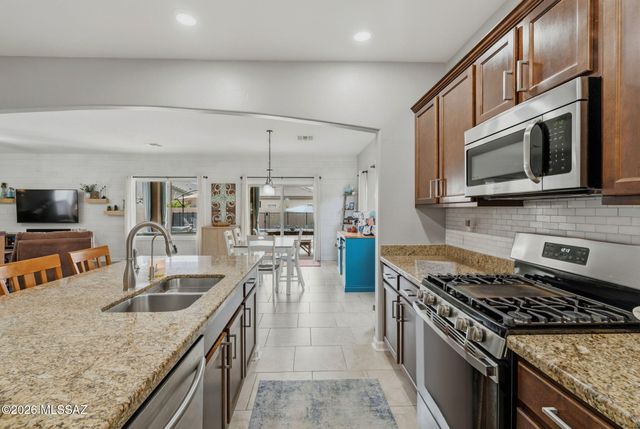 12230 E Metz Drive, Vail, AZ 85641