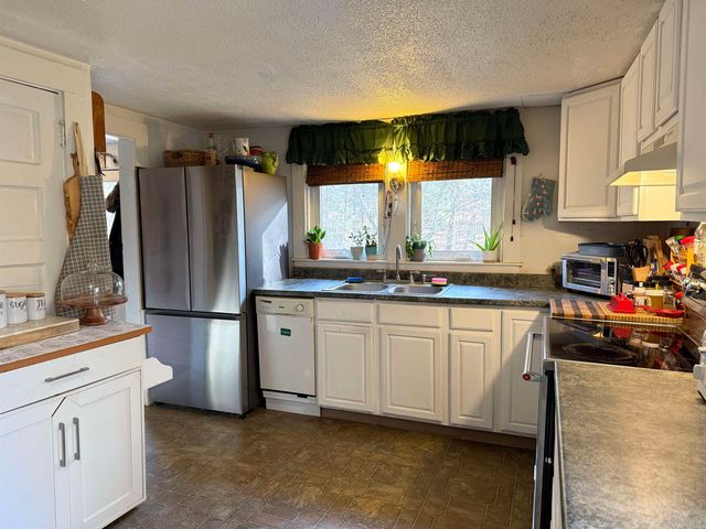 662 Vt Rt 30, Newfane, VT 05345